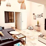 Stylish Loft Paris 17- 3 Bdrs - 2 Bathrs - 7 Pers