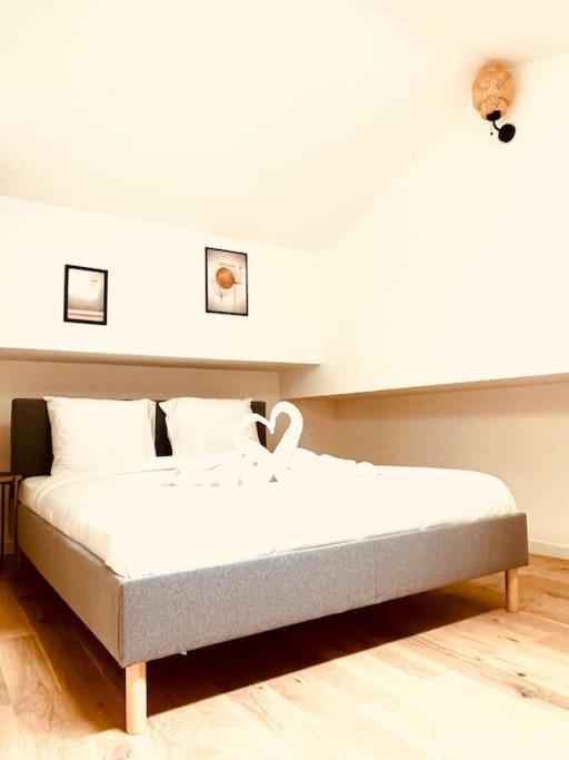 Stylish Loft 17- 3 Bdrs - 2 Bathrs - 7 Pers Appartement Parijs